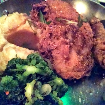 Town Hall - Buttermilk fried Mary's chicken, broccoli, smashed potatoes, brown butter gravy ($25) - 4 stars (Friday dinner 2014-06-06) - New American Near Me - San Francisco, California