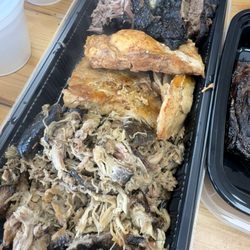 DA QUE - Sampler - pulled pork, chicken, brisket