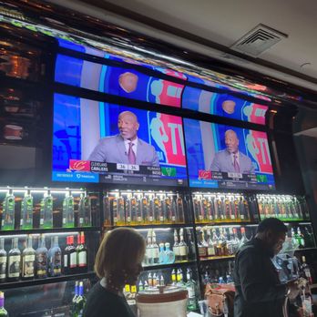 Cove Restaurant & Lounge - The bar definitely stocked and got some good ass strong drinks - Venues & Event Spaces Near Me - Queens, New York