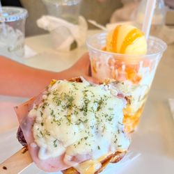 Café Láon | Bingsu + Croffle + Coffee - Croffle, mango bingsu