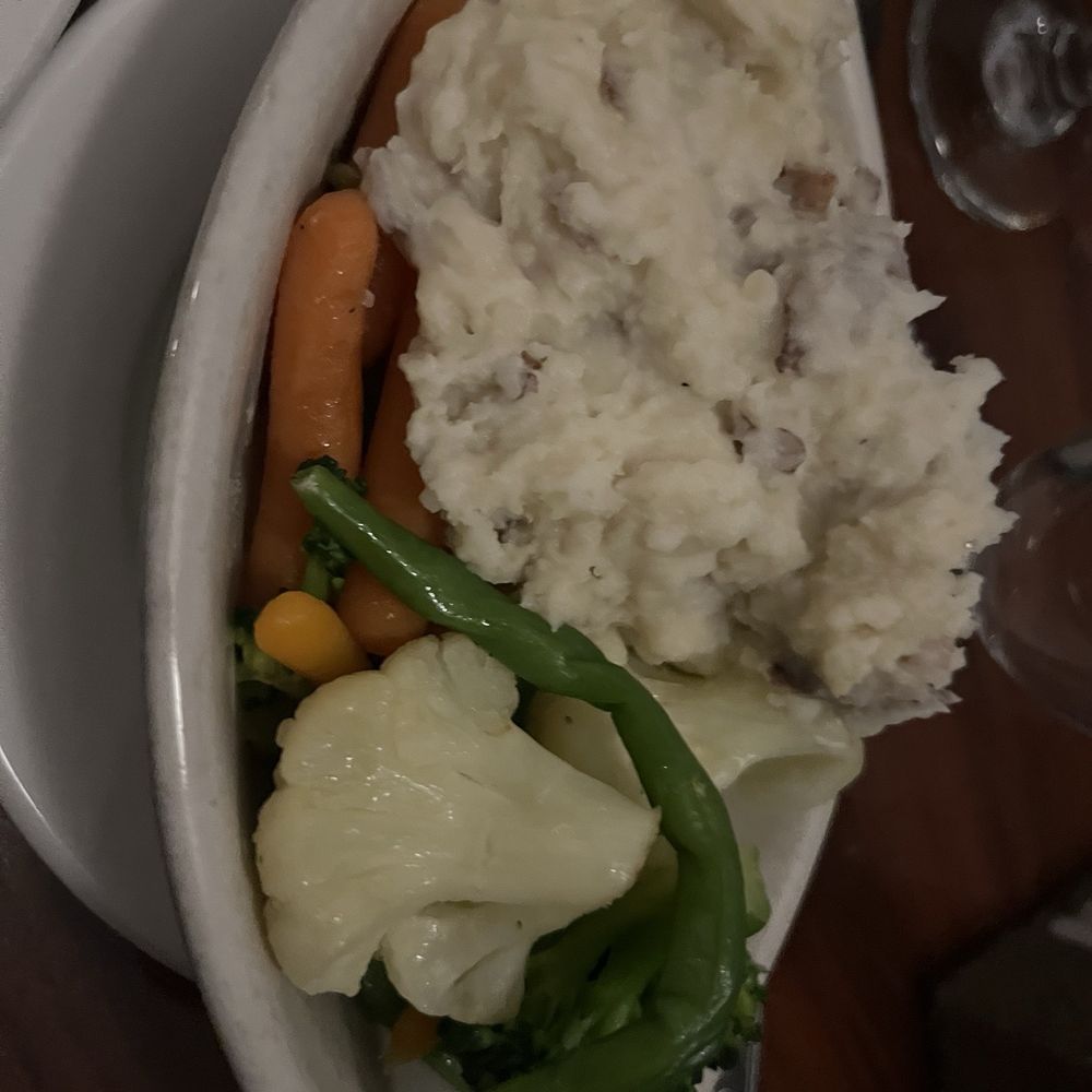 Mia Regazza - Sides garlic mashed and veggie medley - Italian Near Me - Abington, Massachusetts Mia Regazza - Sides garlic mashed and veggie medley - Italian Near Me - Abington, Massachusetts