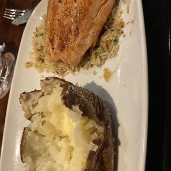 LongHorn Steakhouse - Salmon dry on the ends - Steakhouses Near Me - La Quinta, California