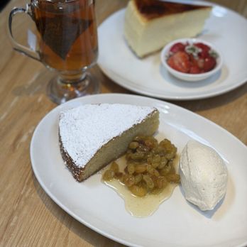 L'Artusi - Cheesecake & olive oil cake - Italian Near Me - New York, New York L'Artusi - Cheesecake & olive oil cake - Italian Near Me - New York, New York