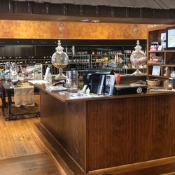 Figaro Market - Deli with wine, beer and candies.
