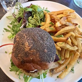 Brasserie Lola - Vege Burger - Cocktail Bars Near Me - Paris, 75 Brasserie Lola - Vege Burger - Cocktail Bars Near Me - Paris, 75