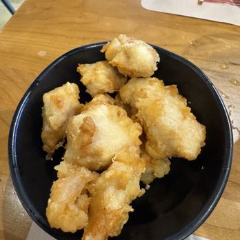 Hot Woks Cool Sushi - Karaage  Comes free with the Ramen Spicy Garlic  Crispy but needs seasoning. 8/10 - Sushi Bars Near Me - Chicago, Illinois