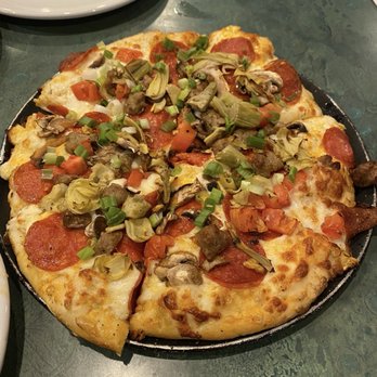 ROUND TABLE PIZZA - Updated January 2026 - 66 Photos & 84 Real Reviews ...