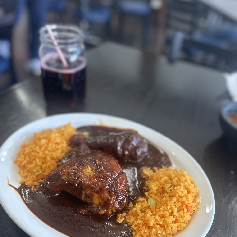 Huaraches Mexican Restaurant - Pollo con mole - Mexican Near Me - Chicago, Illinois Huaraches Mexican Restaurant - Pollo con mole - Mexican Near Me - Chicago, Illinois