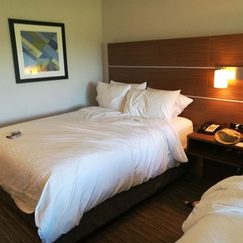 Holiday Inn Express & Suites Jasper - I love seeing the white sheets because you know if they are dirty or not. Queen room was nice and clean - Hotels Near Me - Jasper, Indiana Holiday Inn Express & Suites Jasper - I love seeing the white sheets because you know if they are dirty or not. Queen room was nice and clean - Hotels Near Me - Jasper, Indiana