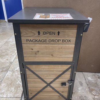 BubblyFresh Laundromat - Laundry drop box - Laundry Services Near Me - Arvada, Colorado BubblyFresh Laundromat - Laundry drop box - Laundry Services Near Me - Arvada, Colorado