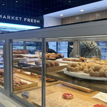 Paris Baguette - Bakeries Near Me - Temecula, California