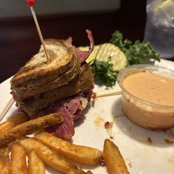 Winchell's Pub & Grill - Huge Rueben, Yummy!! - Pubs Near Me - Las Vegas, Nevada