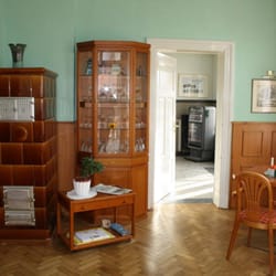 Hotel Wohler - Raum im Café mit Kachelofen