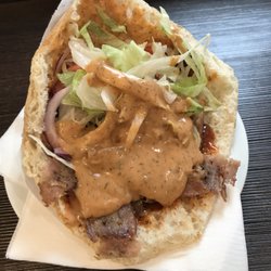 Munzur Döner - Viel Fleisch im Döner. Lot of meat inside the Döner.