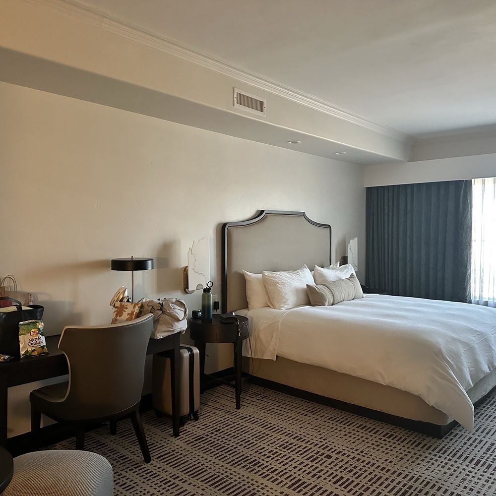 Bellasera Hotel & Suites Paso Robles, Tapestry by Hilton - Bed and Desk (Main Area) - Hotels Near Me - Paso Robles, California