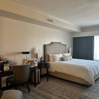 Bellasera Hotel & Suites Paso Robles, Tapestry by Hilton - Bed and Desk (Main Area) - Hotels Near Me - Paso Robles, California