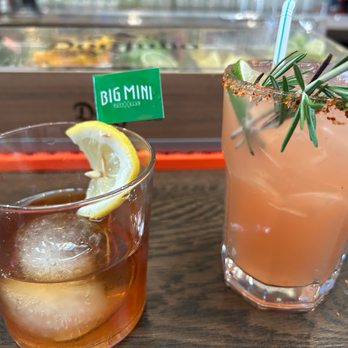 Big Mini Putt Club - two cocktails on a table - Mini Golf Near Me - Chicago, Illinois