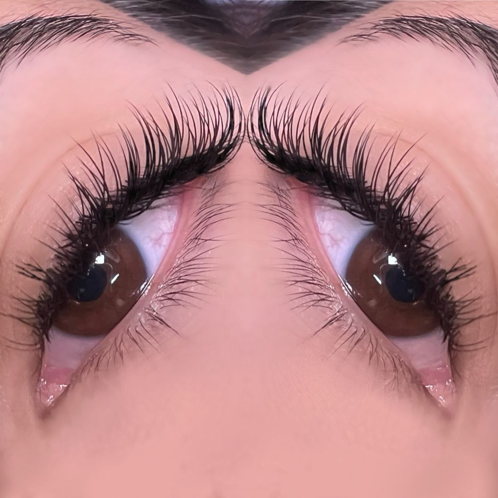 Classic set of lash extensions Classic set of lash extensions