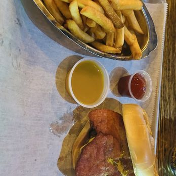 Boss Tapas Burger & Brew - El cubanito - Burgers Near Me - Hialeah, Florida