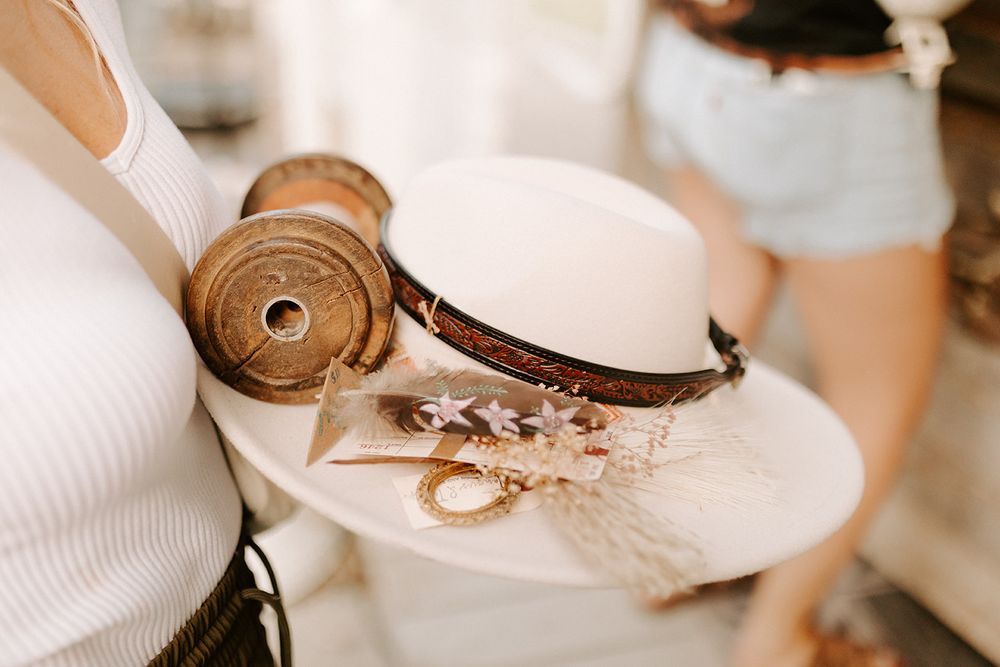 Tangles & Teacups Logo