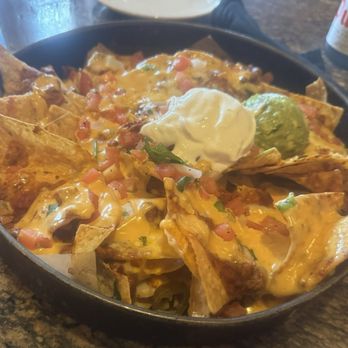 BJ's Restaurant & Brewhouse - Deep Dish Nachos with chili - Pizza Near Me - New Braunfels, Texas BJ's Restaurant & Brewhouse - Deep Dish Nachos with chili - Pizza Near Me - New Braunfels, Texas