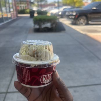 Cold Stone Creamery - Butter pecan with yellow cake - Ice Cream & Frozen Yogurt Near Me - Charlotte, North Carolina