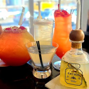 Lit 21 - Coktails - Sports Bars Near Me - Newark, New Jersey