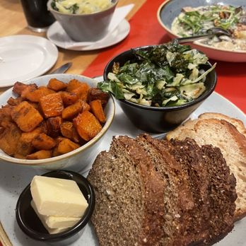 The Boxty House - Amazing brown bread, seasoned carrots and greens. - Irish Near Me - Dublin, D The Boxty House - Amazing brown bread, seasoned carrots and greens. - Irish Near Me - Dublin, D