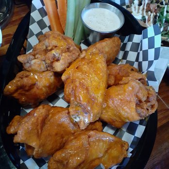 Dunning Pour House - Buffalo Wings - Bars Near Me - Chicago, Illinois Dunning Pour House - Buffalo Wings - Bars Near Me - Chicago, Illinois