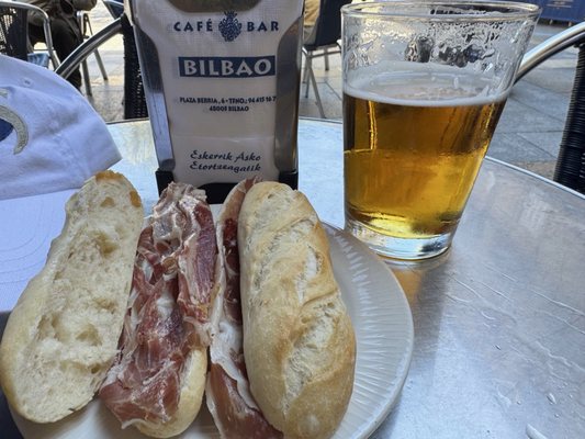 Café Bar Bilbao by null