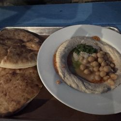 Miznon - Hummus