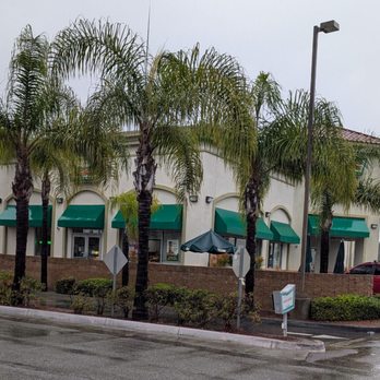 Krispy Kreme - Exterior - Donuts Near Me - Mission Viejo, California