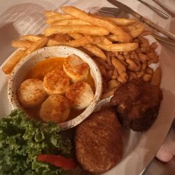 John's Seafood - Crab Cakes, Scallops, Clam Strips and fries