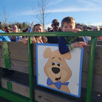 Jellystone Park Watts Bar Lake - Going on a hay ride - Campgrounds Near Me - Loudon, Tennessee