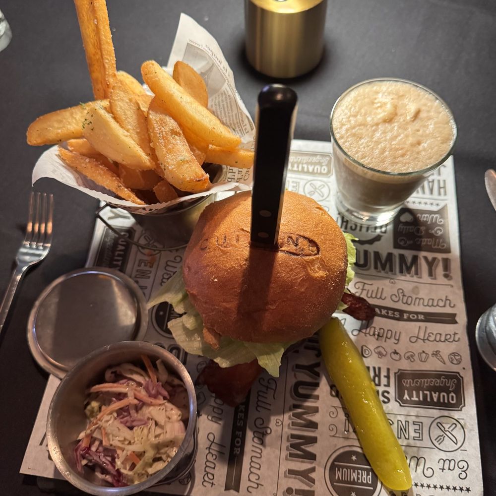 CuiZine Restaurant - Slate burger - Seafood Near Me - Satellite Beach, Florida