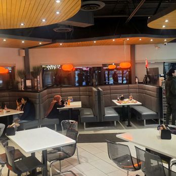 Shawarma Palace - Dining room - Lebanese Near Me - Ottawa, Ontario