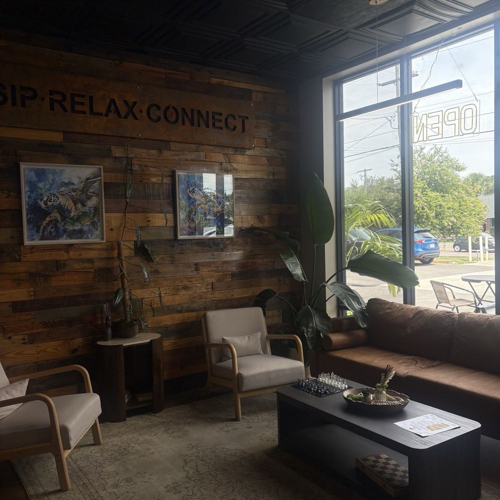 Fin and Bean - seating - Coffee & Tea Near Me - Tampa, Florida