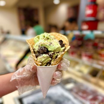 ColdStone Creamery - a hand holding a cone of ice cream - Ice Cream & Frozen Yogurt Near Me - Jericho, New York
