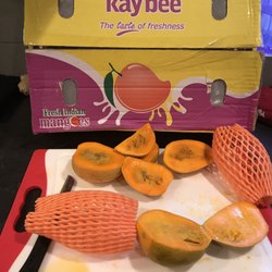 Apna Bazar - 7 out of 11 Alphonso mangoes rotten in our box. Purchased on 6/10.
