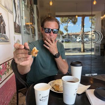 Tree Lounge Coffee - Vegan cinnamon roll, Kona coffee with oat-milk  and a vegan blueberry scone - Coffee & Tea Near Me - Camarillo, California