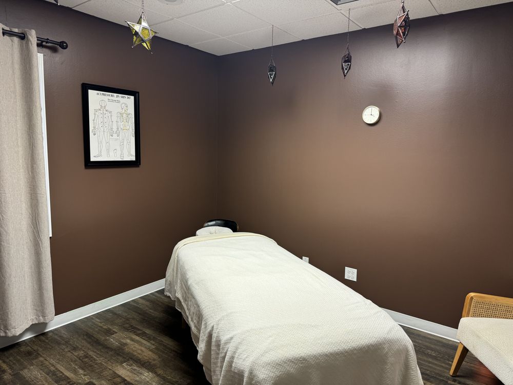 Rockin Massage Logo