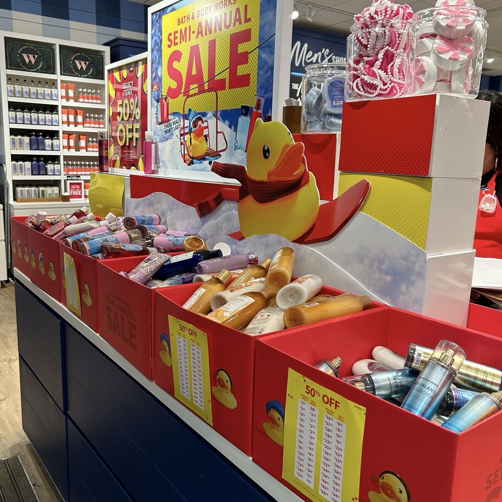 Bath & Body Works - 12/27/24 Taking advantage--got 15 minutes to shop - Cosmetics & Beauty Supply Near Me - Rowland Heights, California Bath & Body Works - 12/27/24 Taking advantage--got 15 minutes to shop - Cosmetics & Beauty Supply Near Me - Rowland Heights, California