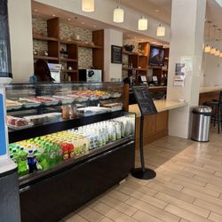 Hyatt Place Waikiki Beach - 8/1/26 lobby restaurant
