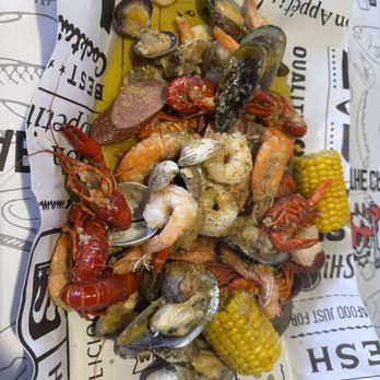 Wow the crab - Garlic Butter sauce with all 5 seafood options and corn and sausage - Cajun/Creole Near Me - Portland, Oregon