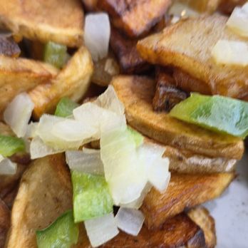 Le Petit Dejeuner - Potatoes with green peppers and onions - Breakfast & Brunch Near Me - Detroit, Michigan Le Petit Dejeuner - Potatoes with green peppers and onions - Breakfast & Brunch Near Me - Detroit, Michigan