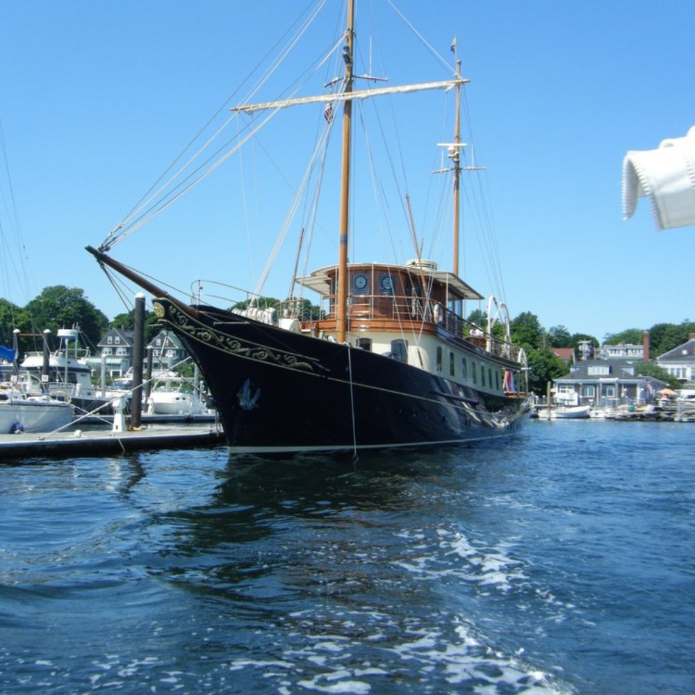 King Park - Nice little boat - Parks Near Me - Newport, Rhode Island King Park - Nice little boat - Parks Near Me - Newport, Rhode Island