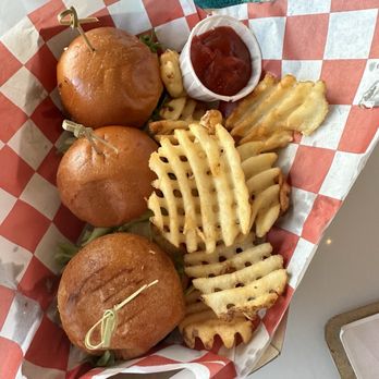 Beachside Social - Brisket Sliders - Cocktail Bars Near Me - Virginia Beach, Virginia