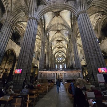 Catedral de Barcelona - Landmarks & Historical Buildings Near Me - Barcelona, B Catedral de Barcelona - Landmarks & Historical Buildings Near Me - Barcelona, B