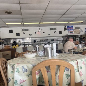 Howard's Restaurant - Inside Howard's - Soul Food Near Me - Moncks Corner, South Carolina Howard's Restaurant - Inside Howard's - Soul Food Near Me - Moncks Corner, South Carolina
