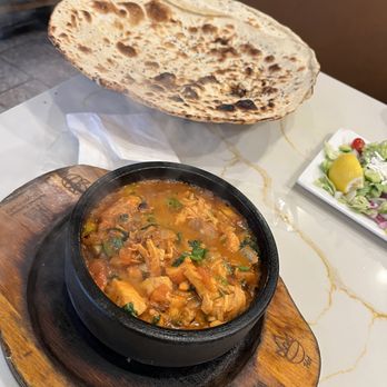 Hadramout Cafe - Chicken Fahsa with Large Fresh Tandoori Rashoosh Flat-Bread - Middle Eastern Near Me - Brooklyn, New York